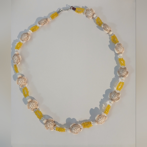 White Howlite Turquoise Turtle Necklace - Picture 3 of 5